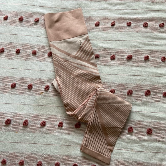 GOOD AMERICAN The Dynamic Seamless Leggings NWOT - Picture 13 of 14